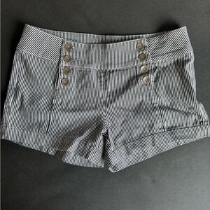 Women’s Guess Pinstriped Shorts, Size M